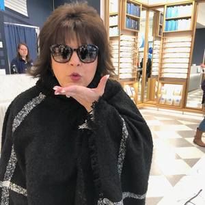 Meet your Posher, Joni